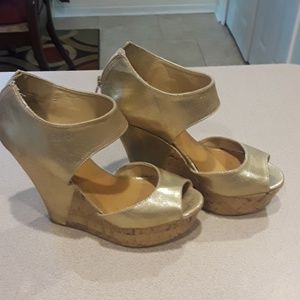 Gold wedges